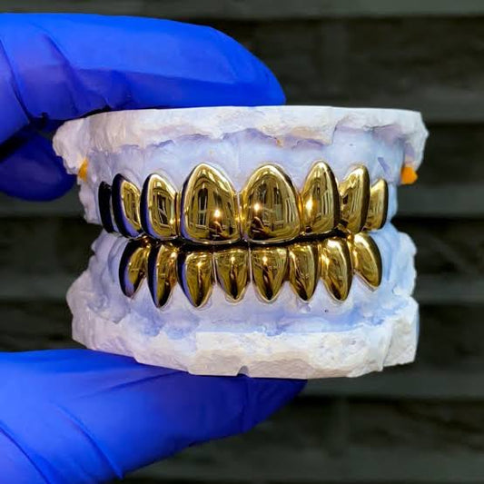 Golden child (gold grillz)